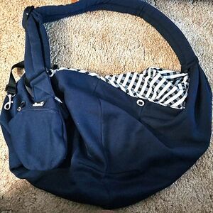 Pet Carrier Navy Blue With Blavk And White Checked Interior N w/o T